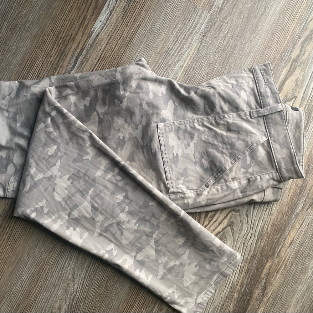 Banana republic size 8, gray camo pants